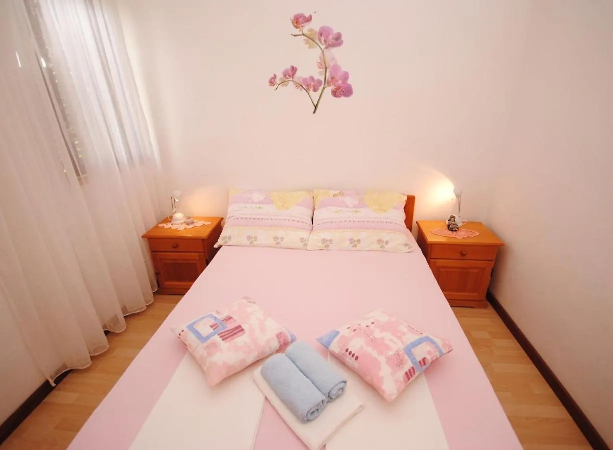 Apartments By The Sea Arbanija, Ciovo - 11514