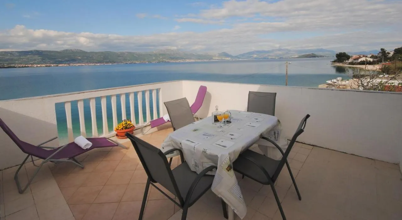 Apartments By The Sea Arbanija, Ciovo - 11514 트로기르