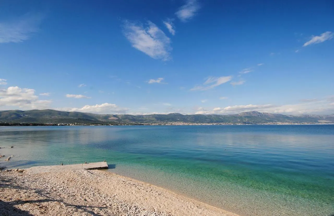 Apartments By The Sea Arbanija, Ciovo - 11514 0*, 트로기르